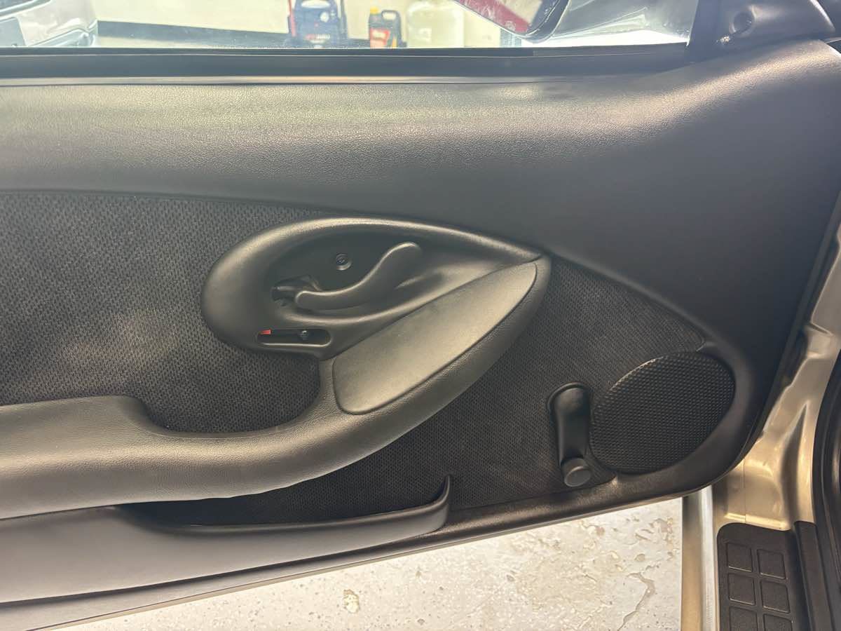 Used 2000 Pontiac Firebird Coupe RWD image 18