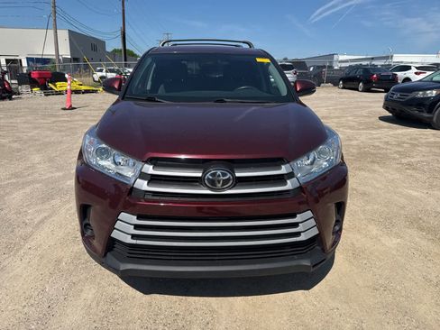 Used 2019 Toyota Highlander LE AWD/4WD image 10