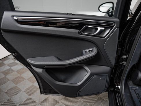 Certified 2026 Porsche Macan AWD/4WD image 27