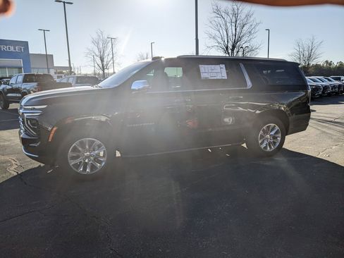 New 2025 Chevrolet Suburban Premier w/ Sun And Tow Package image 5