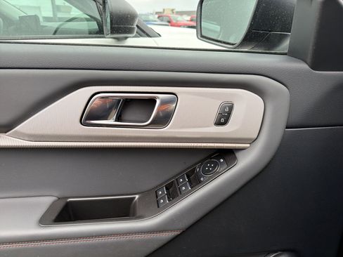 Used 2025 Ford Explorer Active w/ Active Comfort Package image 14