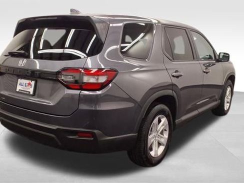 Used 2023 Honda Pilot LX image 7