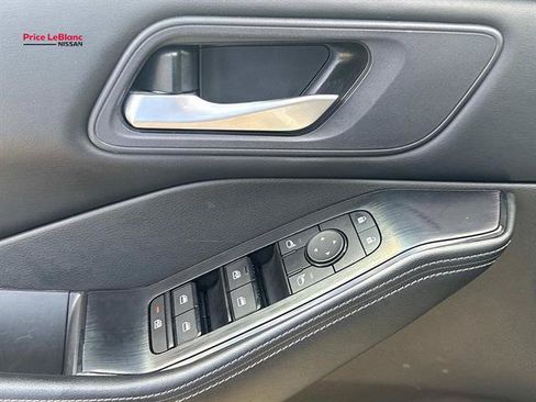 Used 2024 Nissan Rogue SV FWD image 19