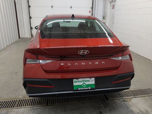 Used 2024 Hyundai Elantra SEL FWD image 6