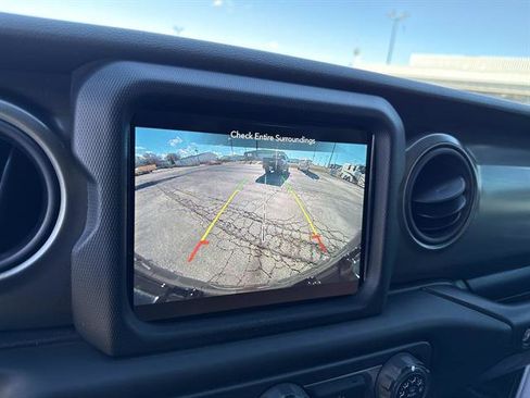 Used 2018 Jeep Wrangler Unlimited Sport S image 20