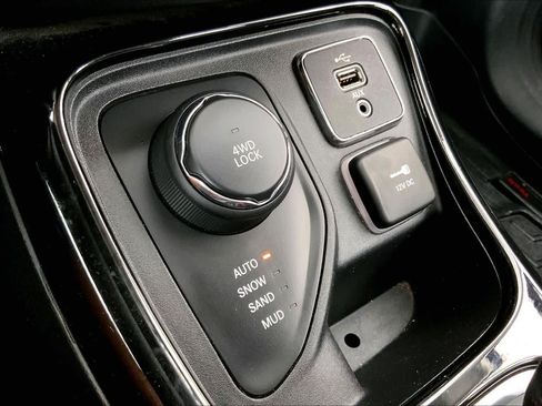Used 2018 Jeep Compass Limited w/ Navigation Group AWD/4WD image 33
