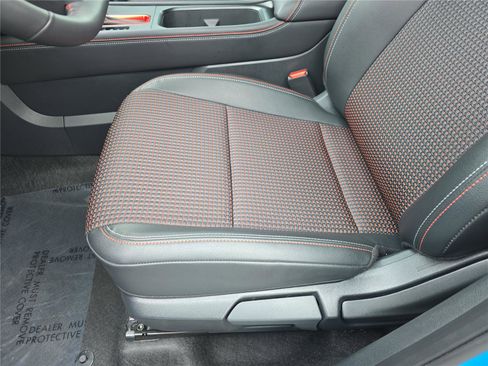 Used 2025 Nissan Kicks SR image 16