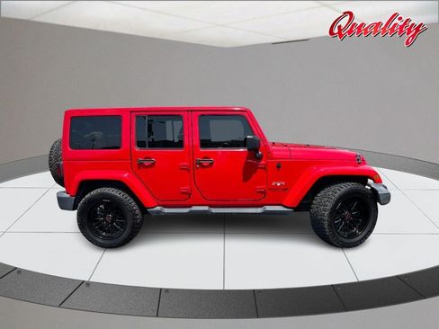 Used 2018 Jeep Wrangler Unlimited Sahara AWD/4WD image 2