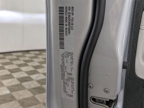 Certified 2025 Jeep Compass Limited image 34