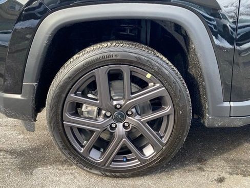 New 2026 Jeep Compass Latitude w/ Sun and Sound Group AWD/4WD image 16