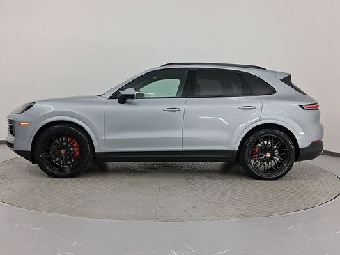 Used 2026 Porsche Cayenne S AWD/4WD image 2
