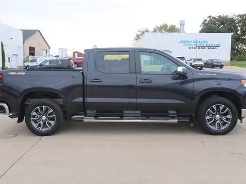 Used 2023 Chevrolet Silverado 1500 LT image 2