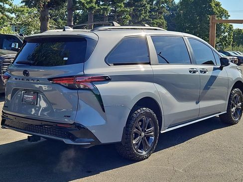 Used 2025 Toyota Sienna XSE w/ XSE Premium Package AWD/4WD image 7