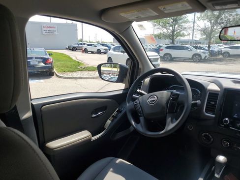 Used 2024 Nissan Frontier SV AWD/4WD image 5