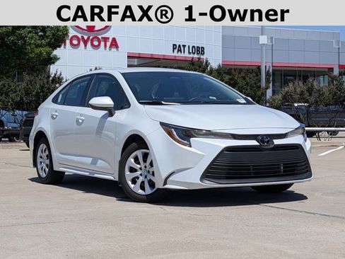 Used 2025 Toyota Corolla LE FWD image 2