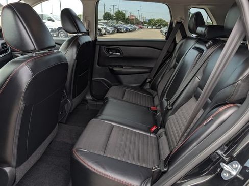 Used 2025 Nissan Rogue SV AWD/4WD image 27