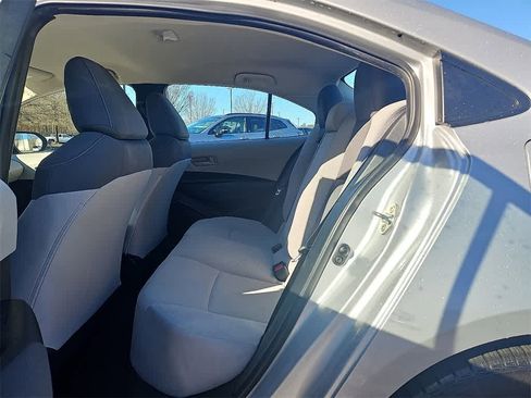 Used 2022 Toyota Corolla LE image 9