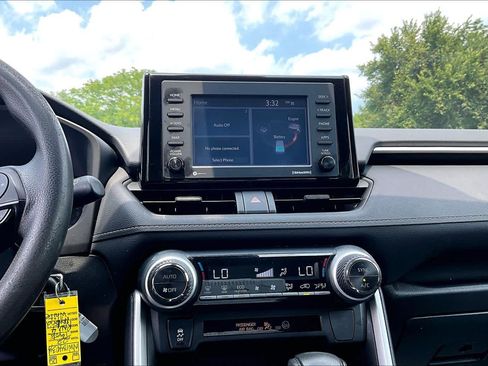Used 2022 Toyota RAV4 LE AWD/4WD image 35