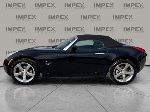 Used 2007 Pontiac Solstice Convertible w/ Premium Package image 2