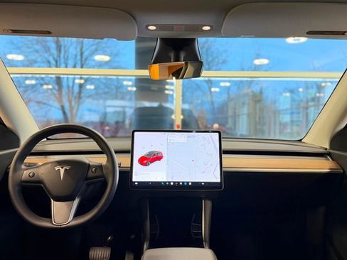 Used 2021 Tesla Model Y Long Range image 37