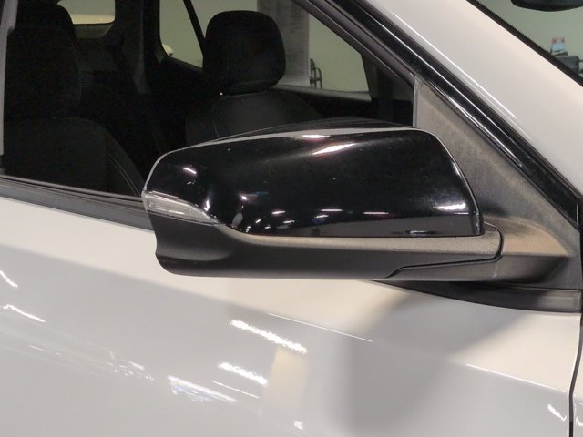Used 2024 GMC Terrain SLE w/ Driver Convenience Package FWD image 11
