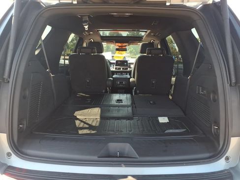 Used 2023 GMC Yukon SLT w/ SLT Premium Package AWD/4WD image 8