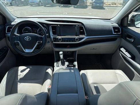 Used 2017 Toyota Highlander Limited Platinum AWD/4WD image 11