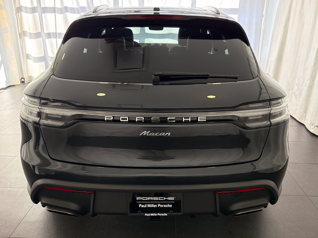 Certified 2026 Porsche Macan AWD/4WD image 8