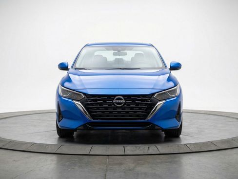 Used 2025 Nissan Sentra SV FWD image 2