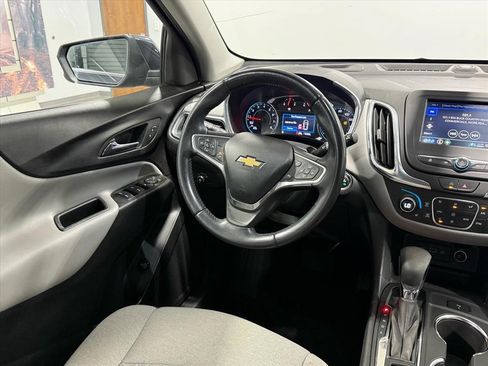 Used 2022 Chevrolet Equinox LT w/ Driver Convenience Package image 11