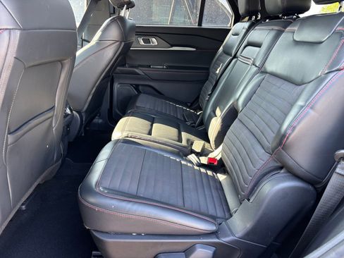 Used 2025 Ford Explorer ST-Line w/ ST-Line Street Pack AWD/4WD image 10