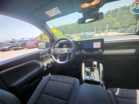 Used 2024 Chevrolet Colorado Z71 w/ Z71 Convenience Package 2 image 13