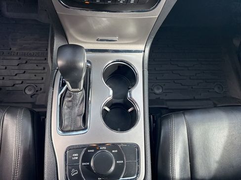 Used 2018 Jeep Grand Cherokee Limited image 24