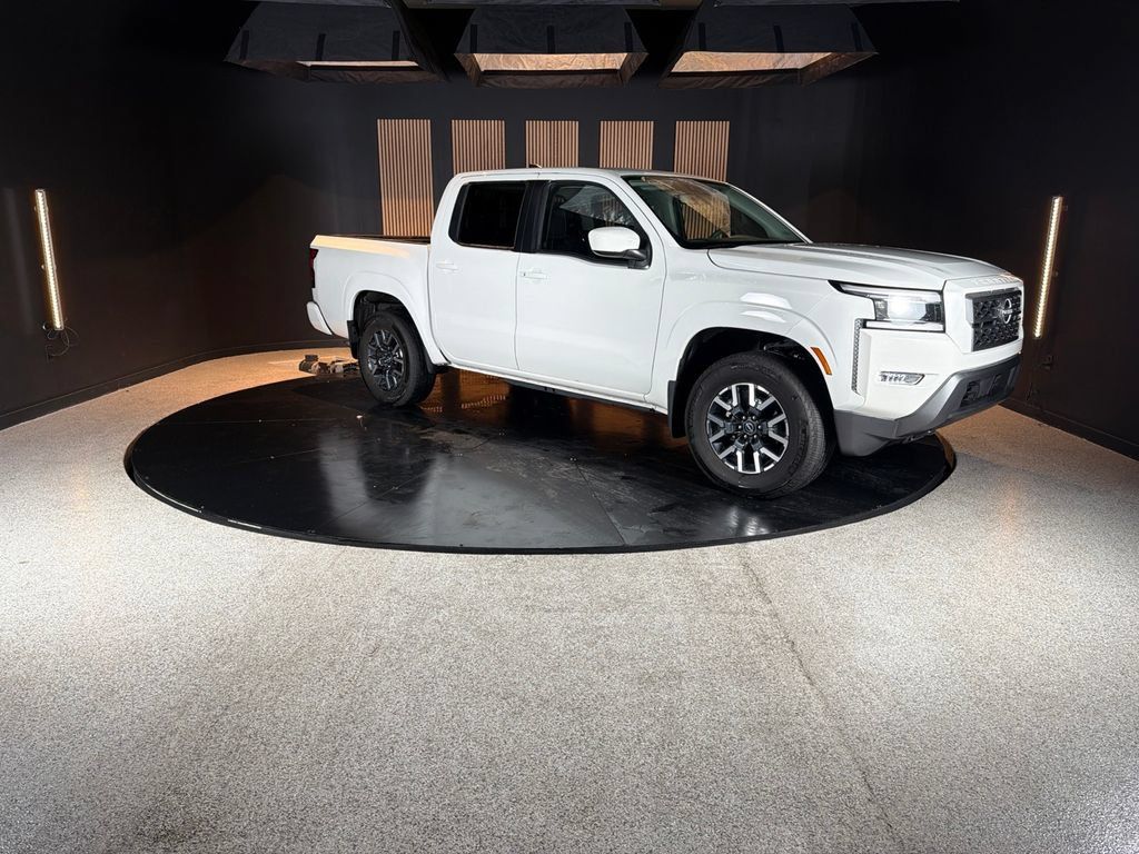 Used 2024 Nissan Frontier SL w/ Technology Package AWD/4WD image 8