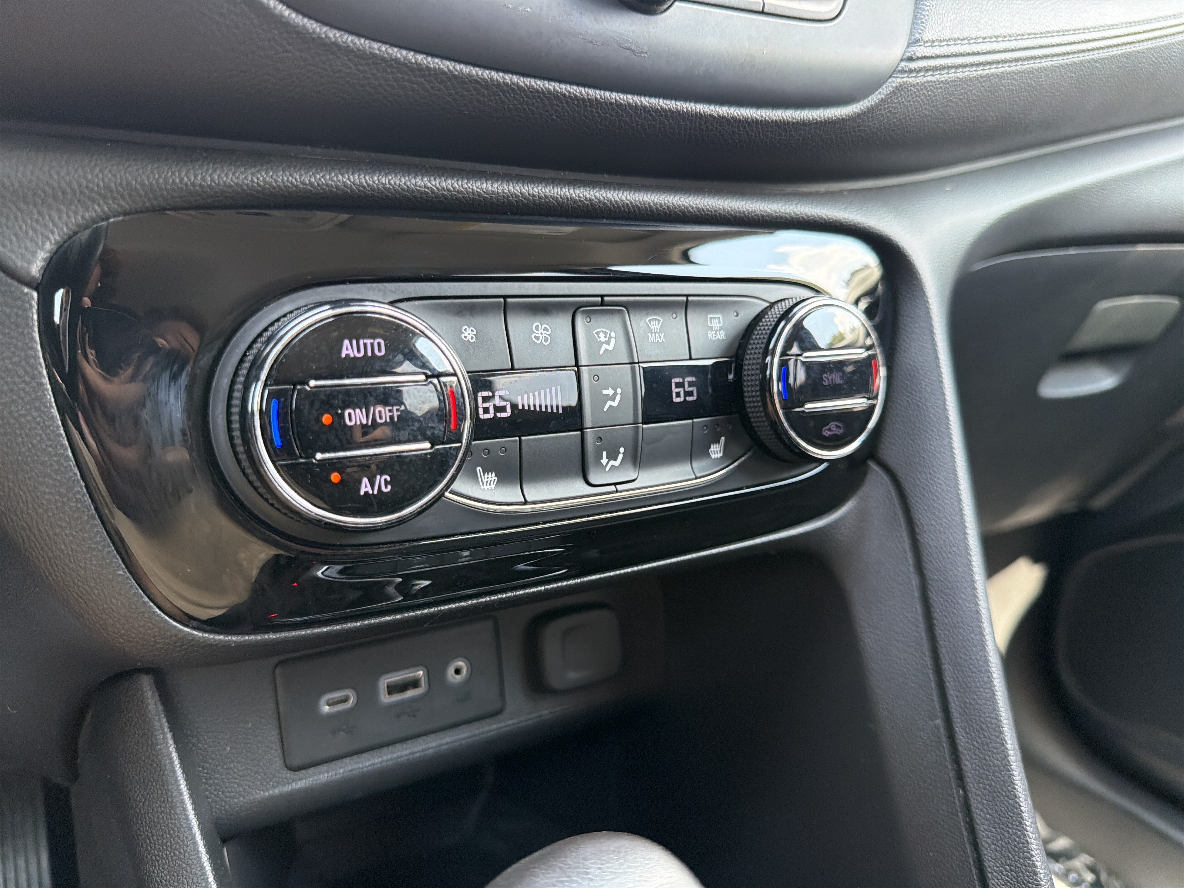 Used 2021 Buick Encore GX Select FWD image 26