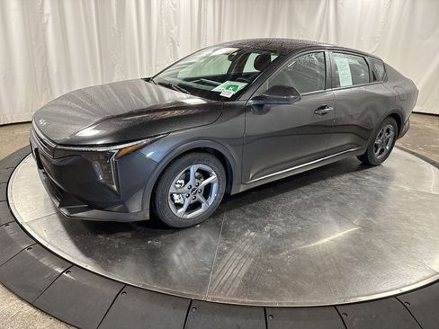 Certified 2025 Kia K4 LXS image 1