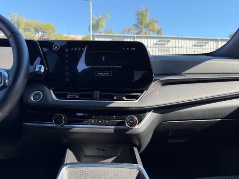 Used 2025 Chevrolet Equinox LT image 18