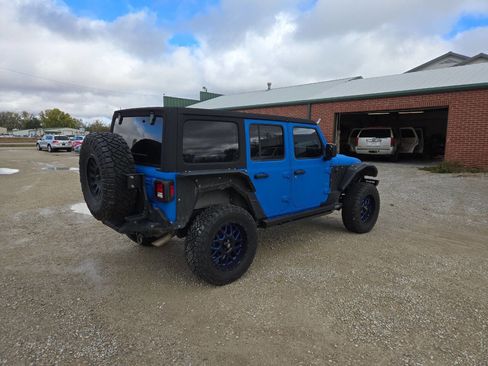 Used 2018 Jeep Wrangler Unlimited Sport S image 3