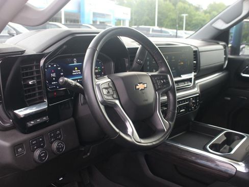 Used 2024 Chevrolet Silverado 2500 LTZ w/ LTZ Convenience Package AWD/4WD image 19