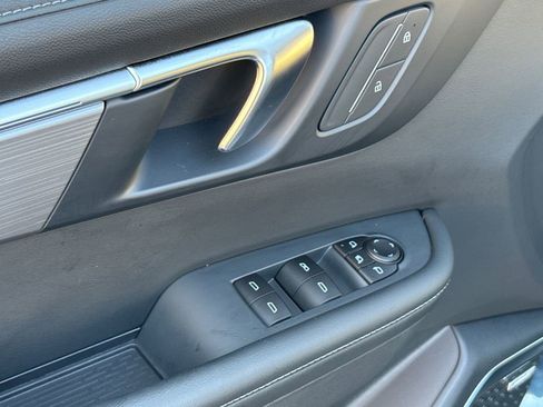 Used 2025 Buick Enclave Preferred image 23