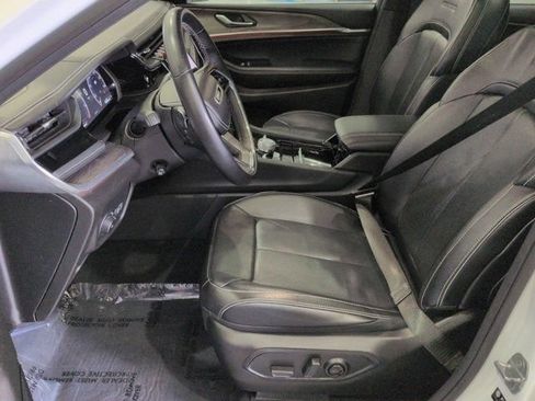 Used 2022 Jeep Grand Cherokee Overland AWD/4WD image 8