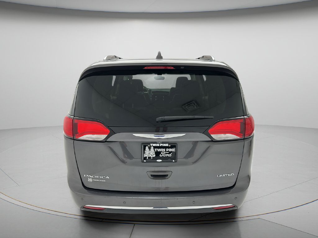 Used 2018 Chrysler Pacifica Limited w/ Tire & Wheel Group FWD image 7