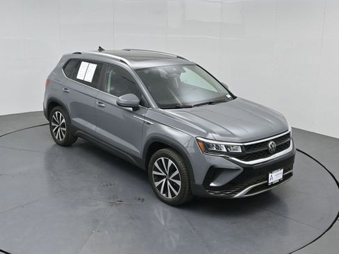 Used 2023 Volkswagen Taos SE w/ Panoramic Sunroof Package AWD/4WD image 38