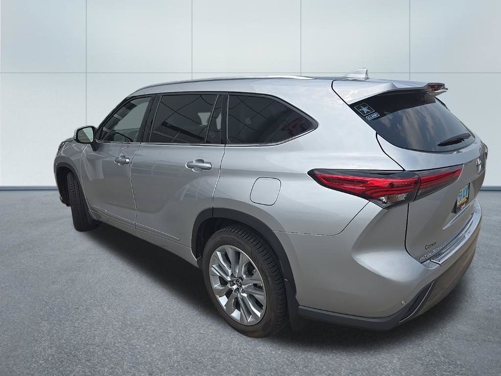 Used 2022 Toyota Highlander Limited AWD/4WD image 3