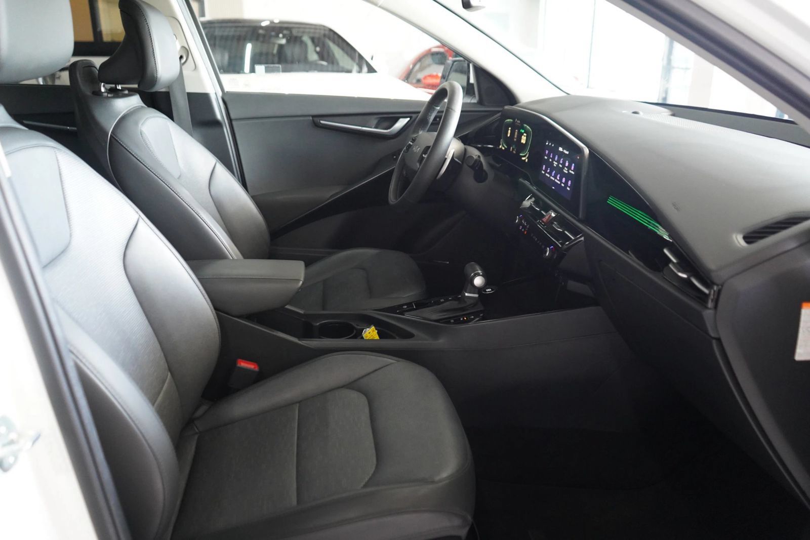 Used 2023 Kia Niro FWD image 16