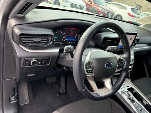 Used 2023 Ford Explorer XLT image 10