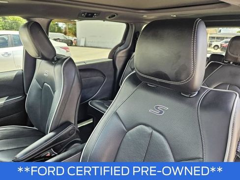 Used 2025 Chrysler Pacifica Limited FWD image 17