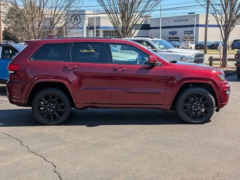 Certified 2022 Jeep Grand Cherokee Laredo X image 2