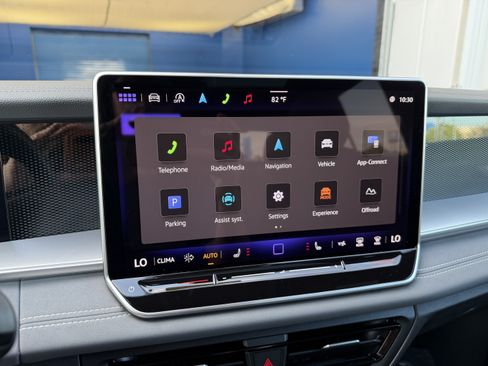 Certified 2025 Volkswagen Tiguan SE R-Line AWD/4WD image 19
