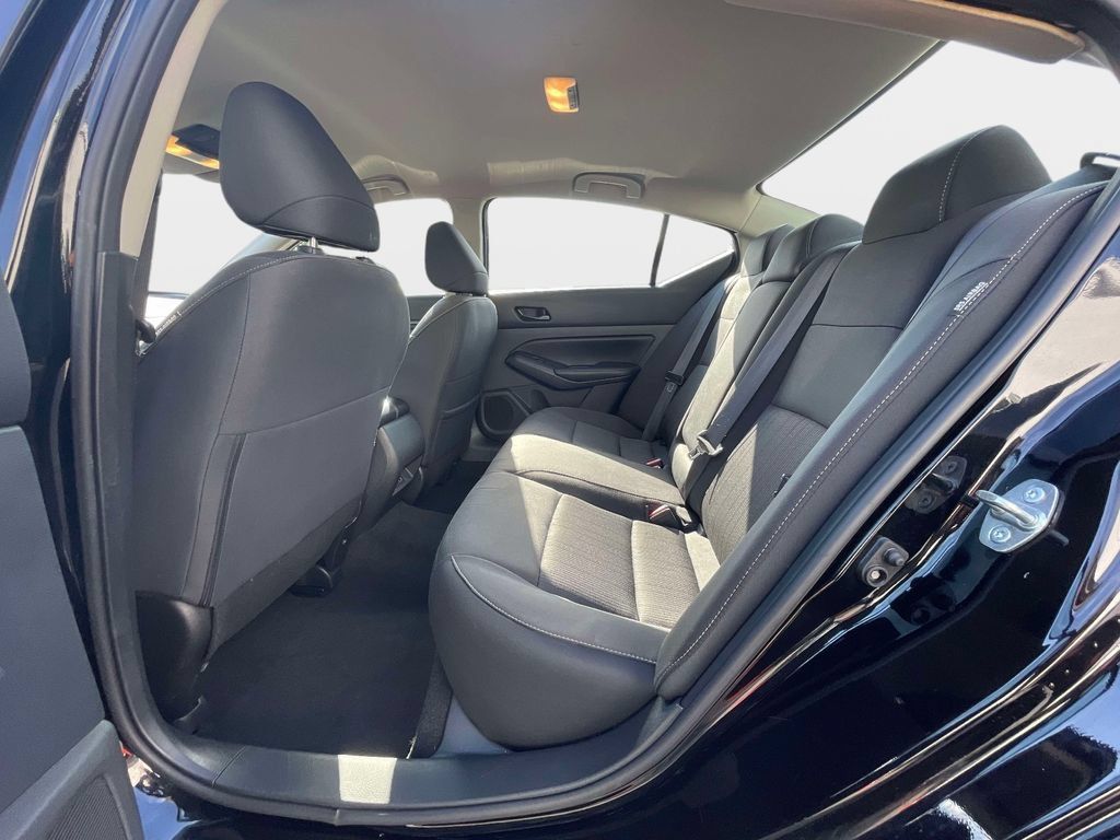 Used 2025 Nissan Altima 2.5 SV FWD image 10